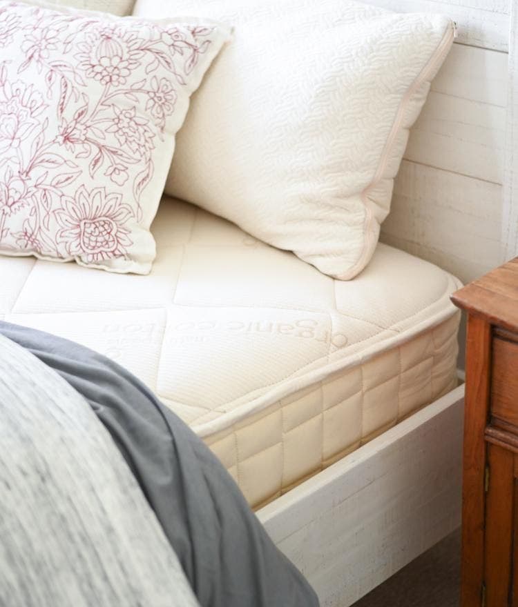 Naturepedic organic vegan mattress with blanket and pillows