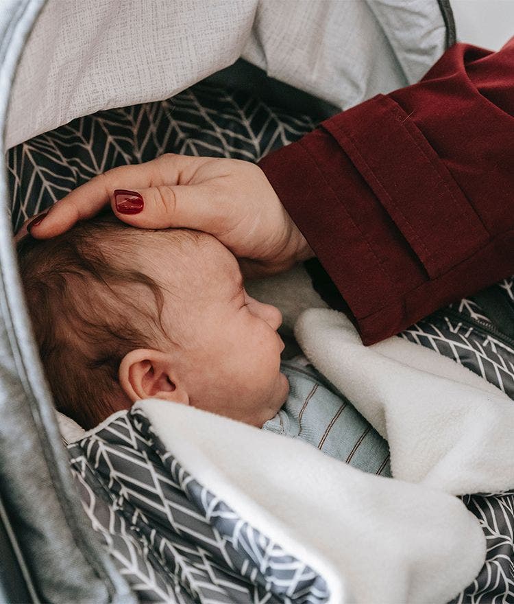 A New Parent's Guide to Keeping Baby Warm in Winter 