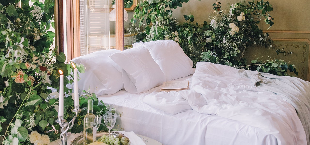 A non-toxic sleep environment with a organic bedding and of plants